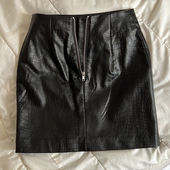 H&M HIGH WAISTED LEATHER SKIRT - Picture 2 of 3